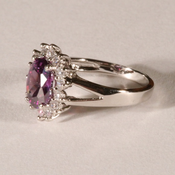 Fashion Ring - Multiple Sizes - Picture 3 of 5